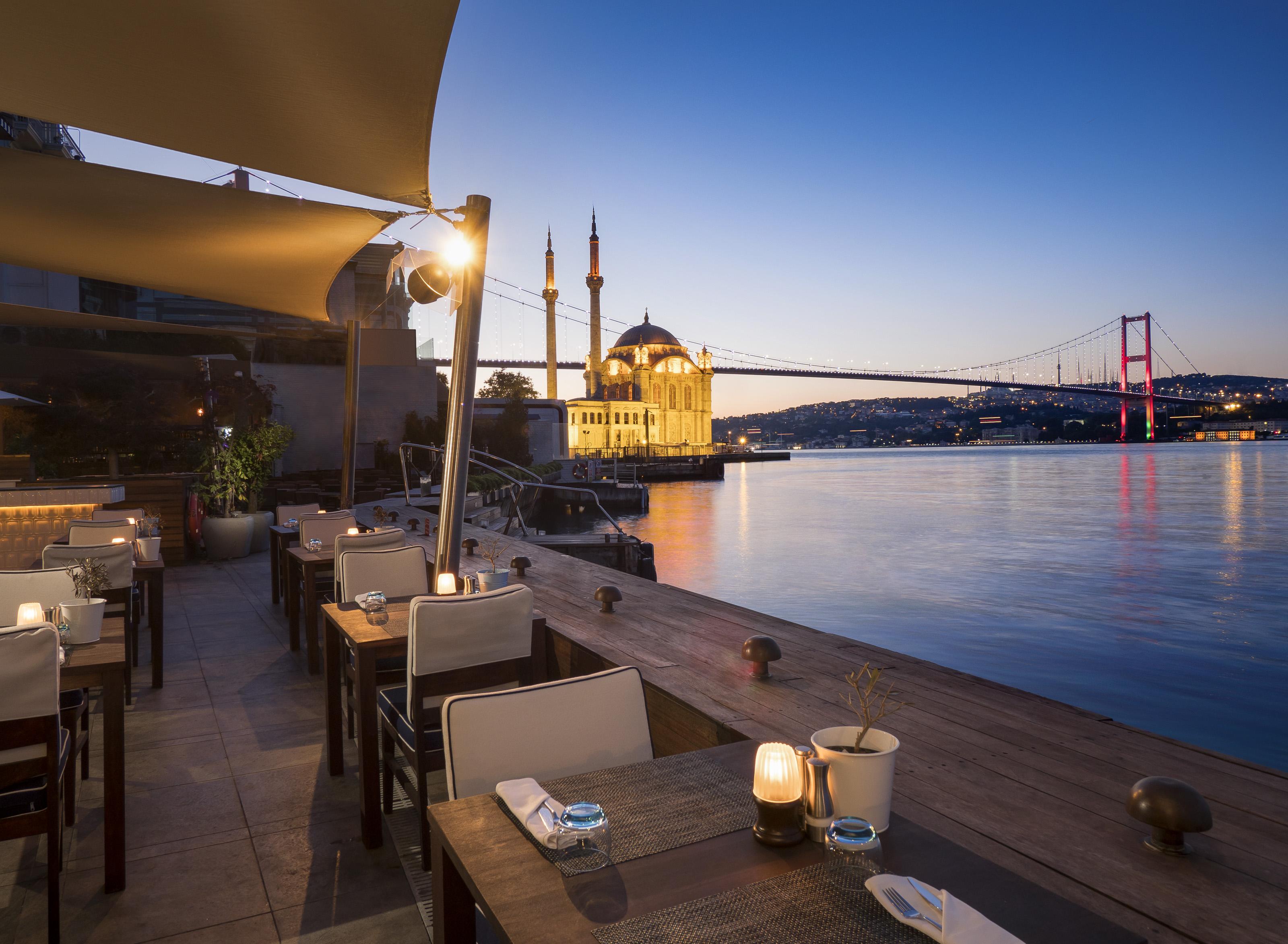Radisson Blu Bosphorus Hotel Stambuł Zewnętrze zdjęcie The view of the Bosphorus from the restaurant