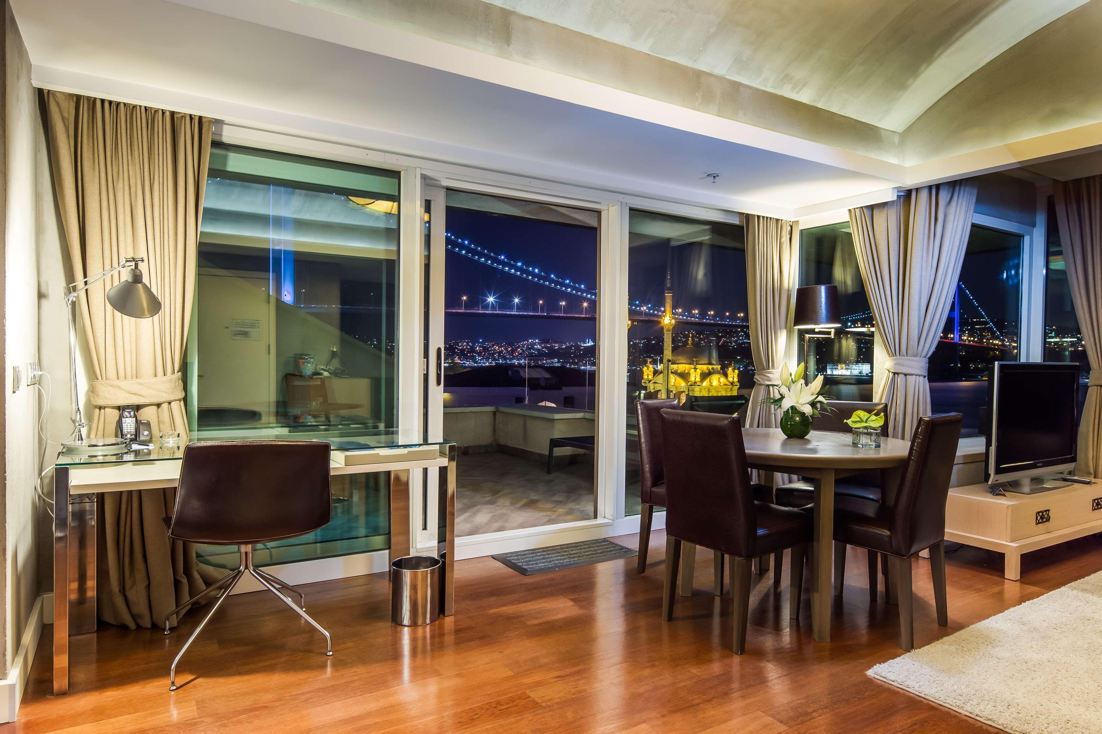 Radisson Blu Bosphorus Hotel Stambuł Zewnętrze zdjęcie Interior of a suite at the Mandarin Oriental, New York