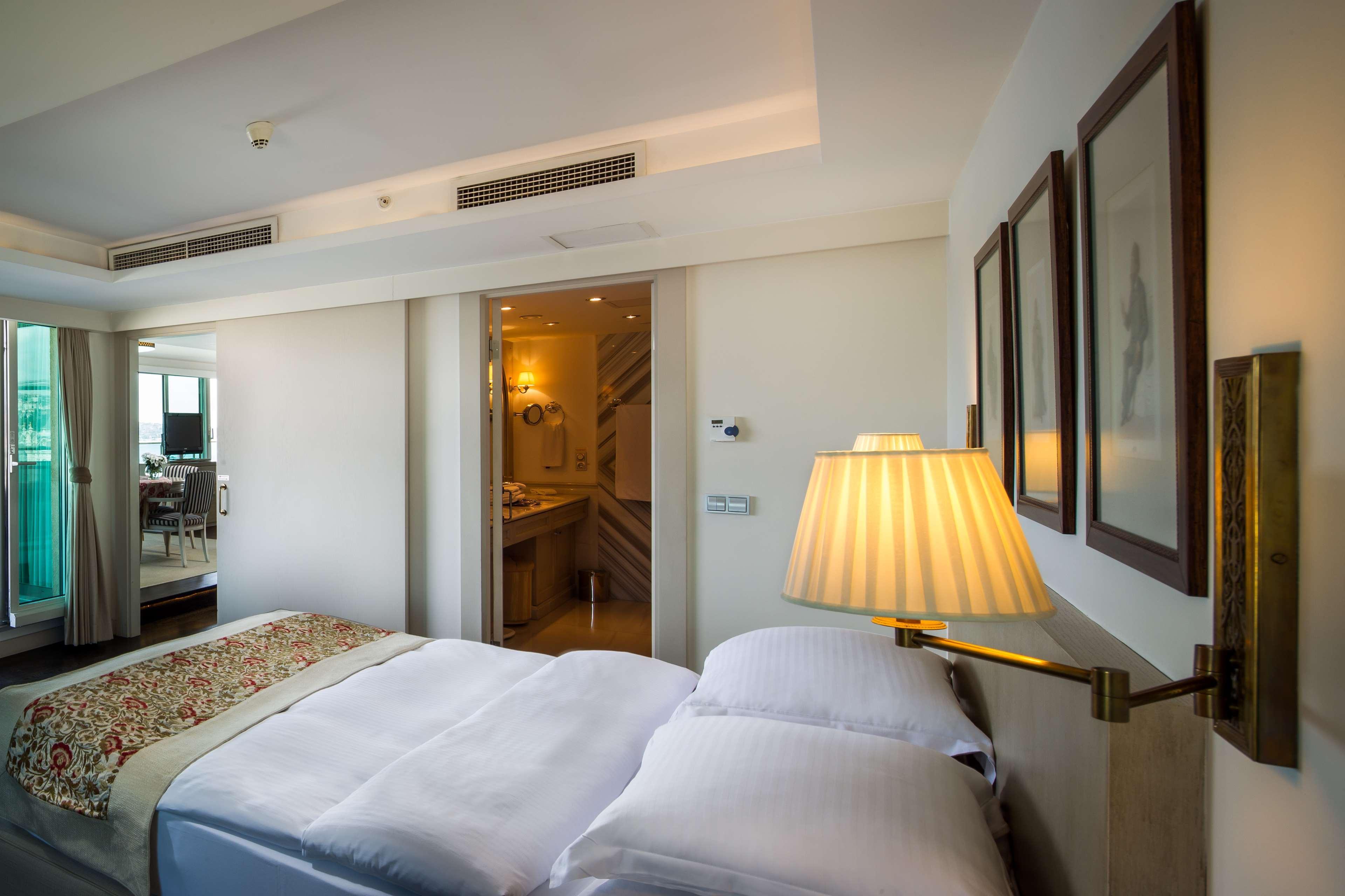 Radisson Blu Bosphorus Hotel Stambuł Zewnętrze zdjęcie A room at the hotel