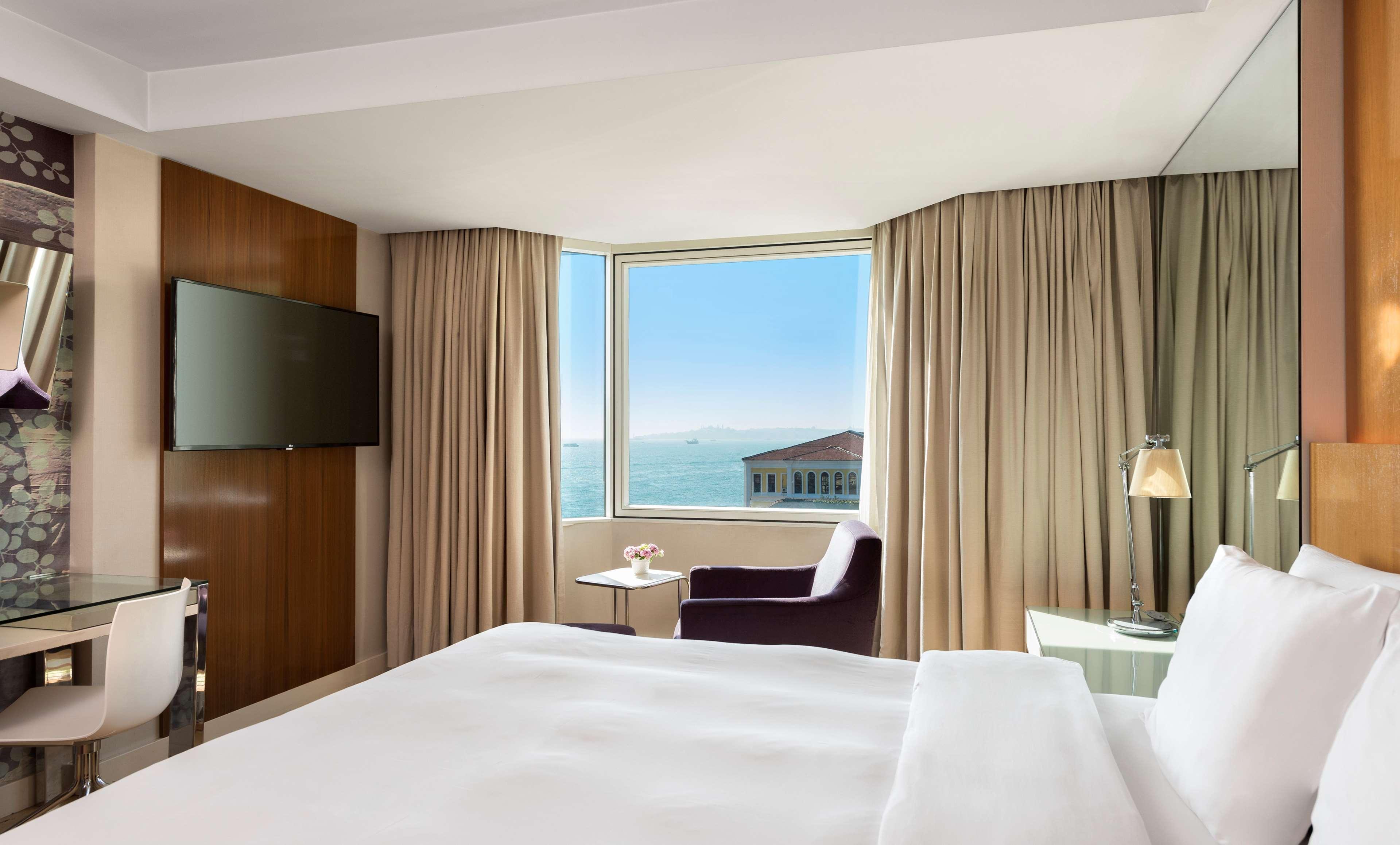Radisson Blu Bosphorus Hotel Stambuł Zewnętrze zdjęcie A room at the hotel